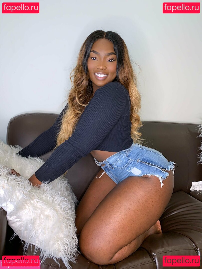 Zea / Zeebee_g Onlyfans Photo Gallery 