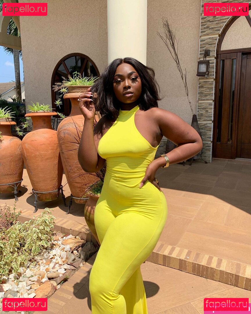 Zea / Zeebee_g Onlyfans Photo Gallery 