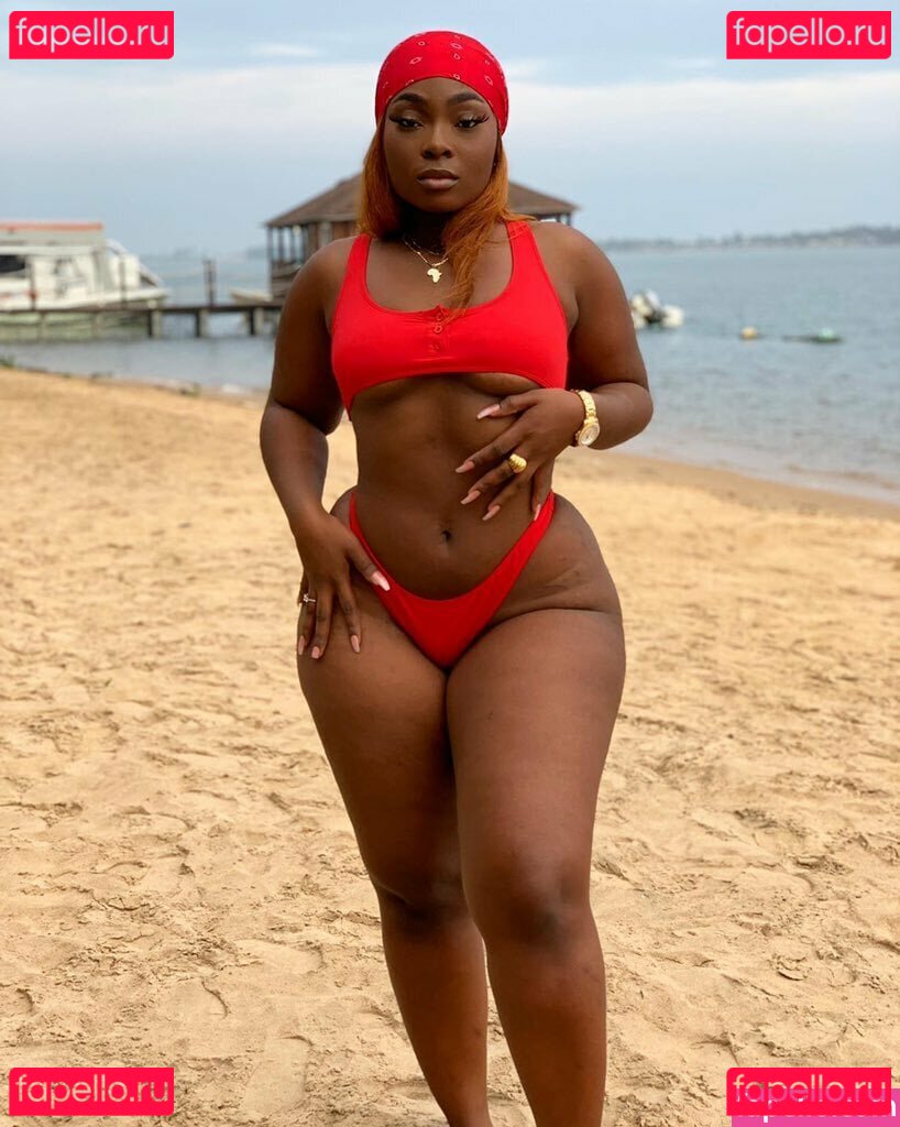 Zea / Zeebee_g Onlyfans Photo Gallery 