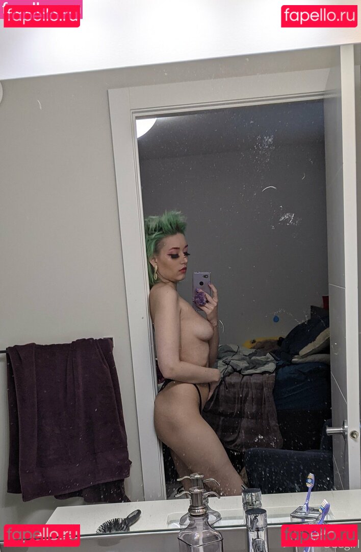 the_land_of_odd / thebooksofodd Onlyfans Photo Gallery 