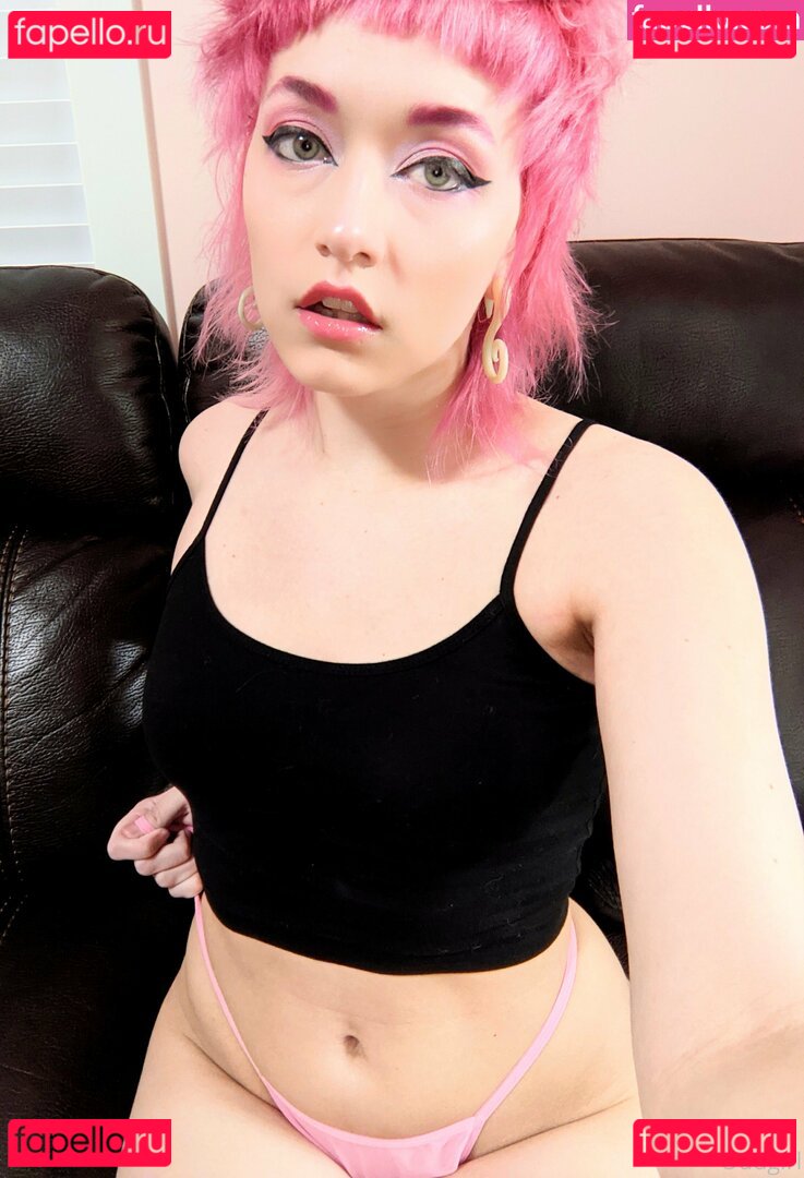 the_land_of_odd / thebooksofodd Onlyfans Photo Gallery 