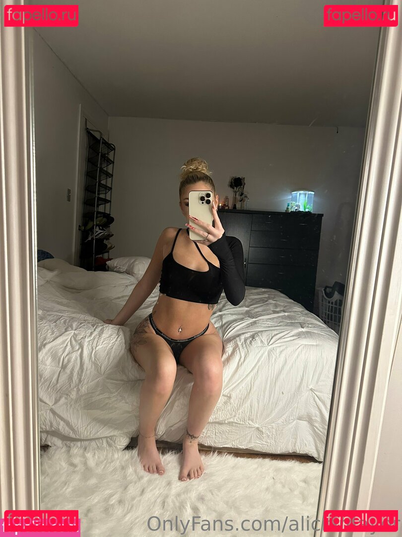 aliciamayer Onlyfans Photo Gallery 