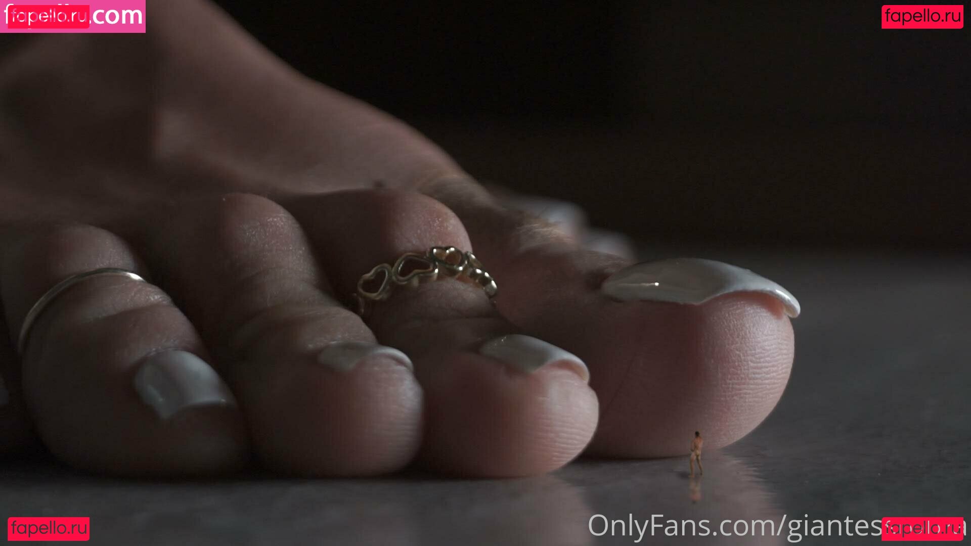 giantessroma / tinyjon1 Onlyfans Photo Gallery 