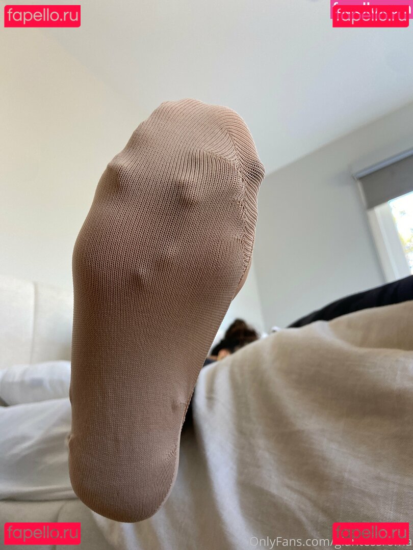 giantessroma / tinyjon1 Onlyfans Photo Gallery 