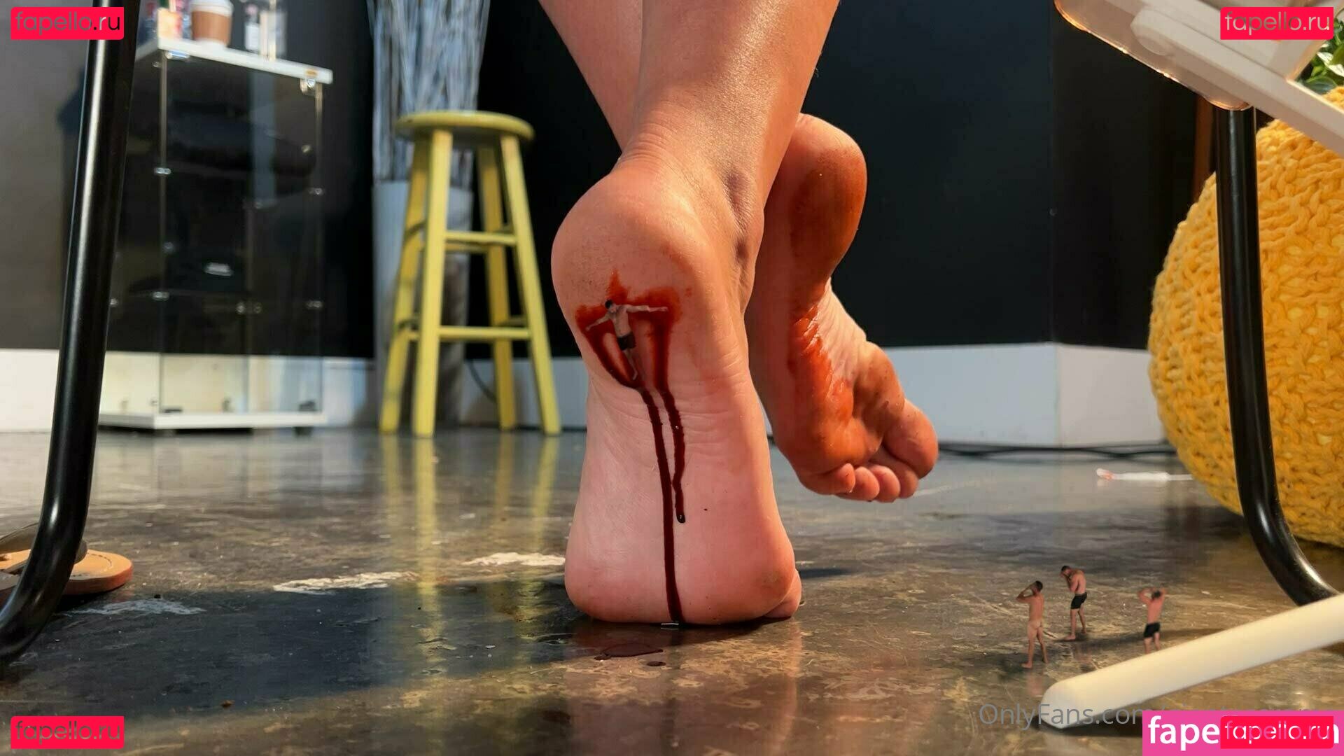 giantessroma / tinyjon1 Onlyfans Photo Gallery 