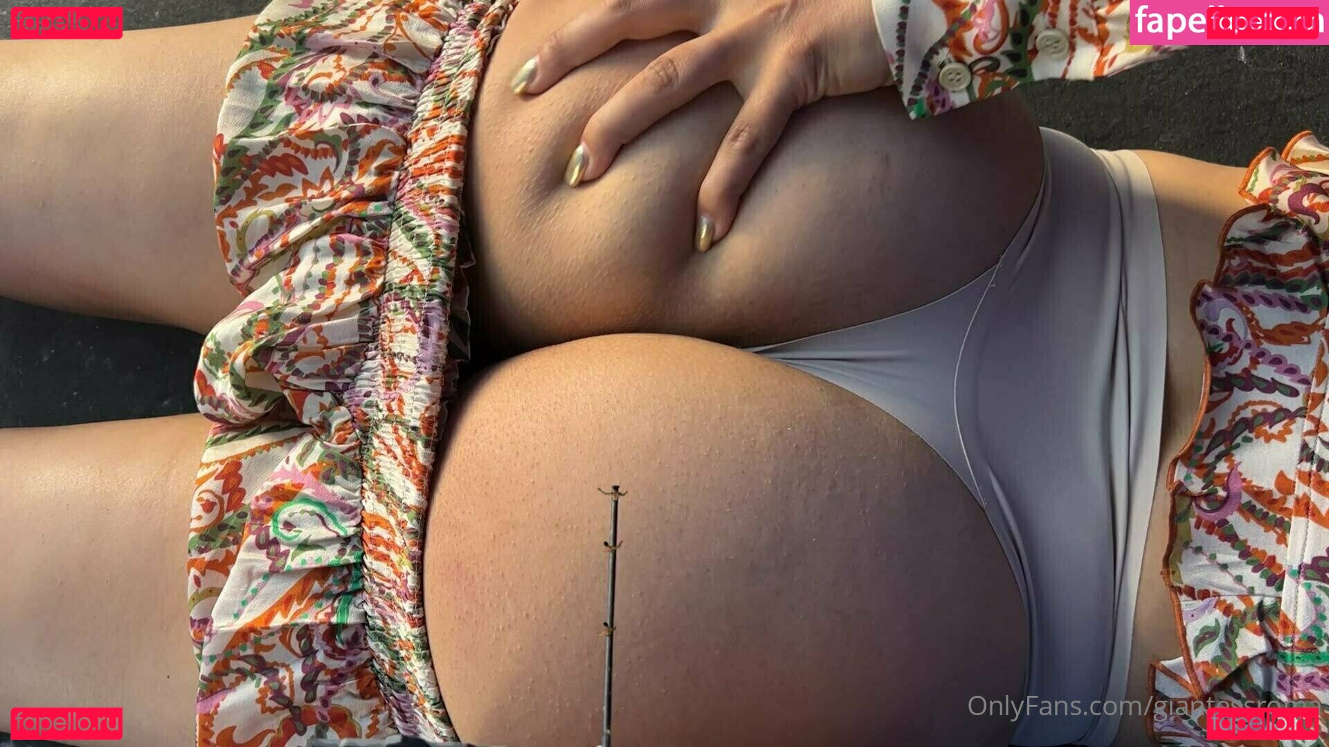 giantessroma / tinyjon1 Onlyfans Photo Gallery 