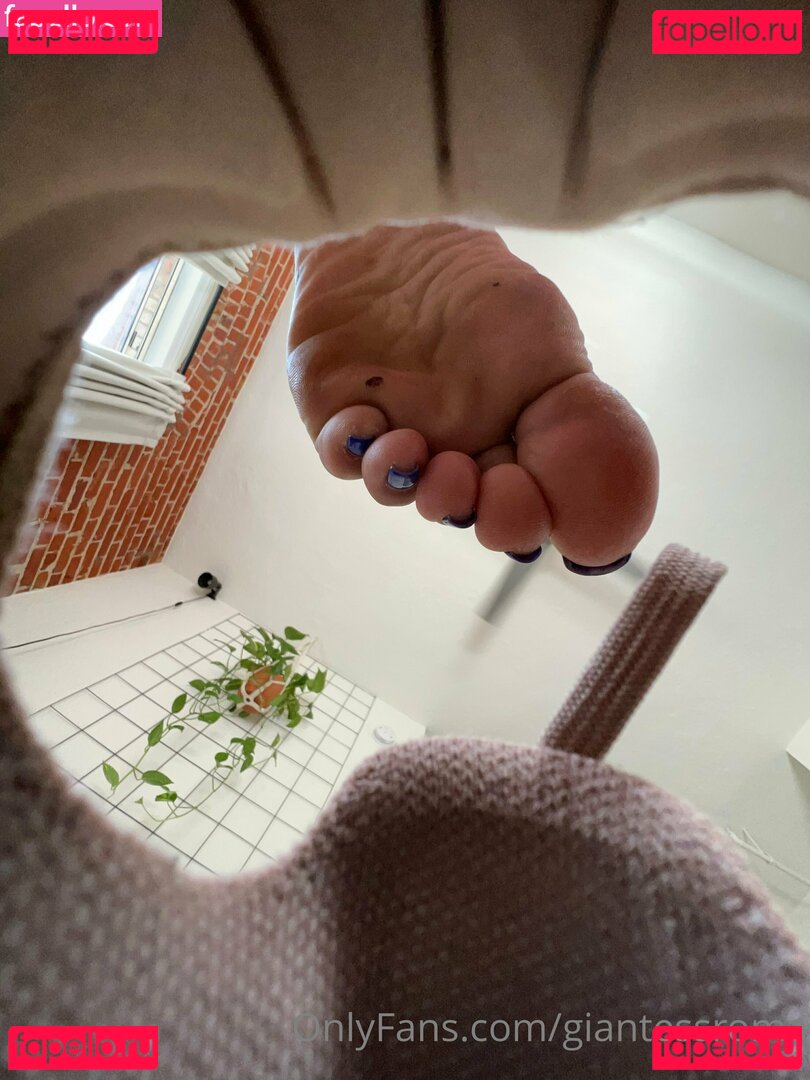 giantessroma / tinyjon1 Onlyfans Photo Gallery 