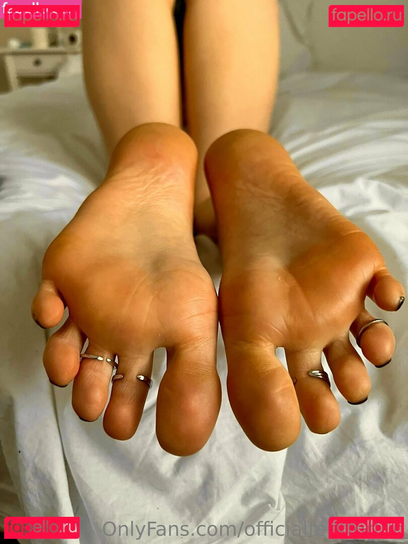 officialeman__ / officialfeetforfun Onlyfans Photo Gallery 