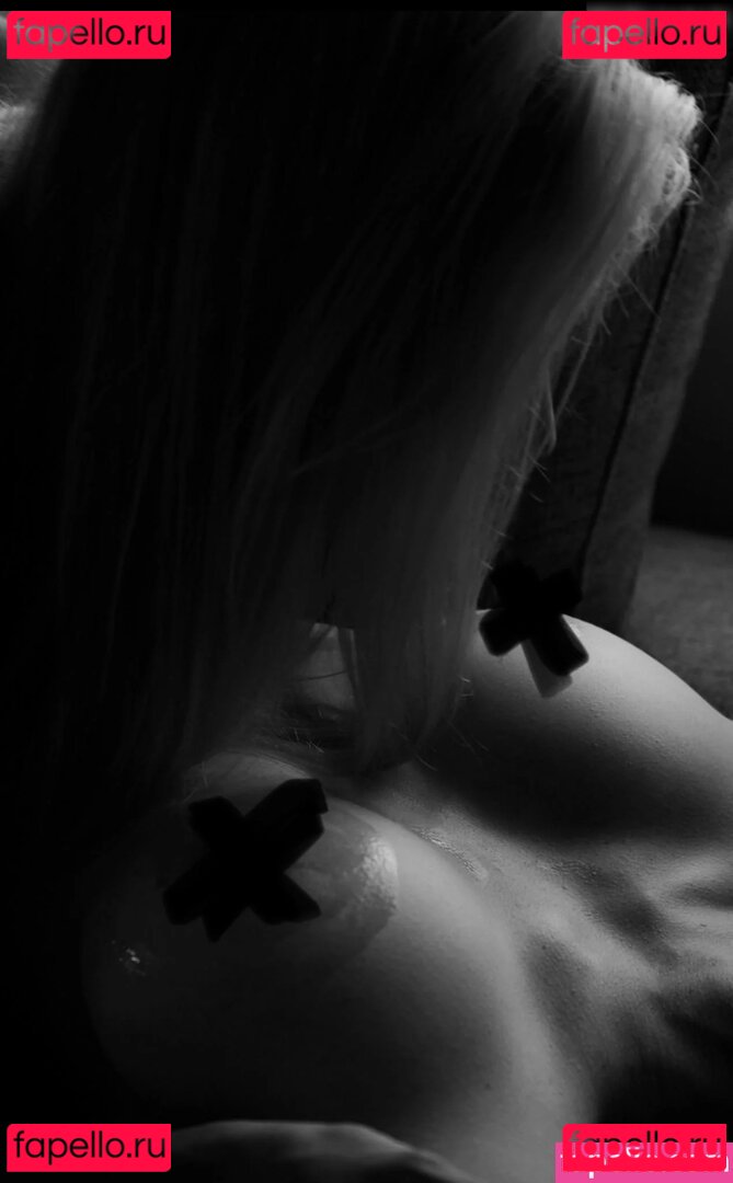 Kivasti / Krista Eriksson Onlyfans Photo Gallery 