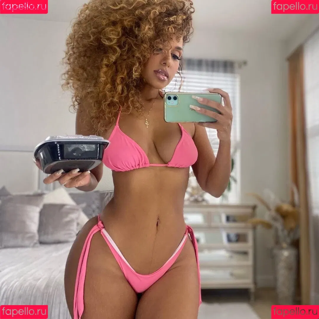 Aisha Thalia Onlyfans Photo Gallery 