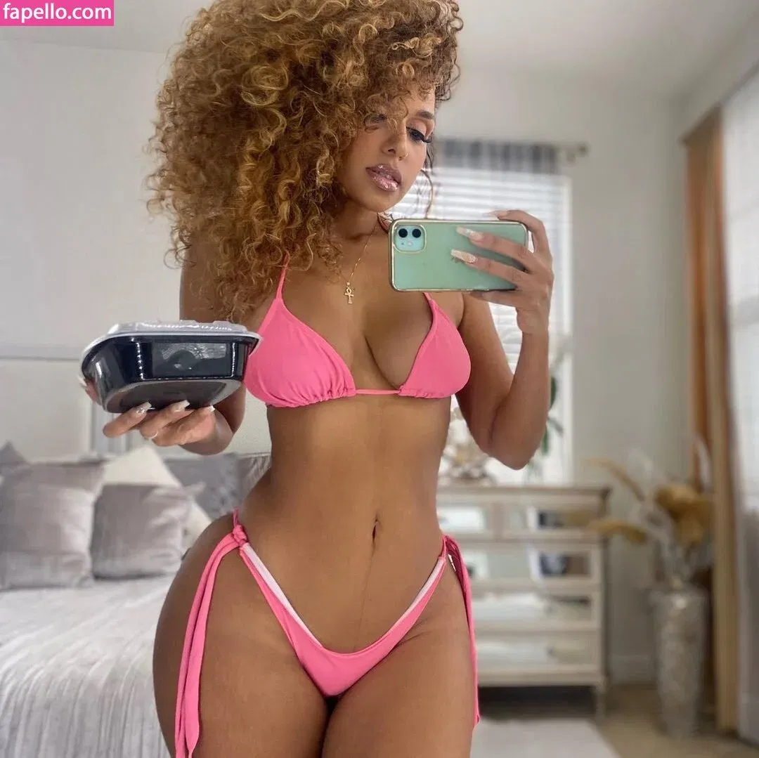 Aisha Thalia Onlyfans Photo Gallery 