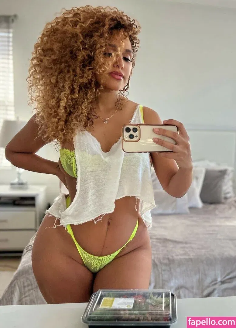 Aisha Thalia Onlyfans Photo Gallery 