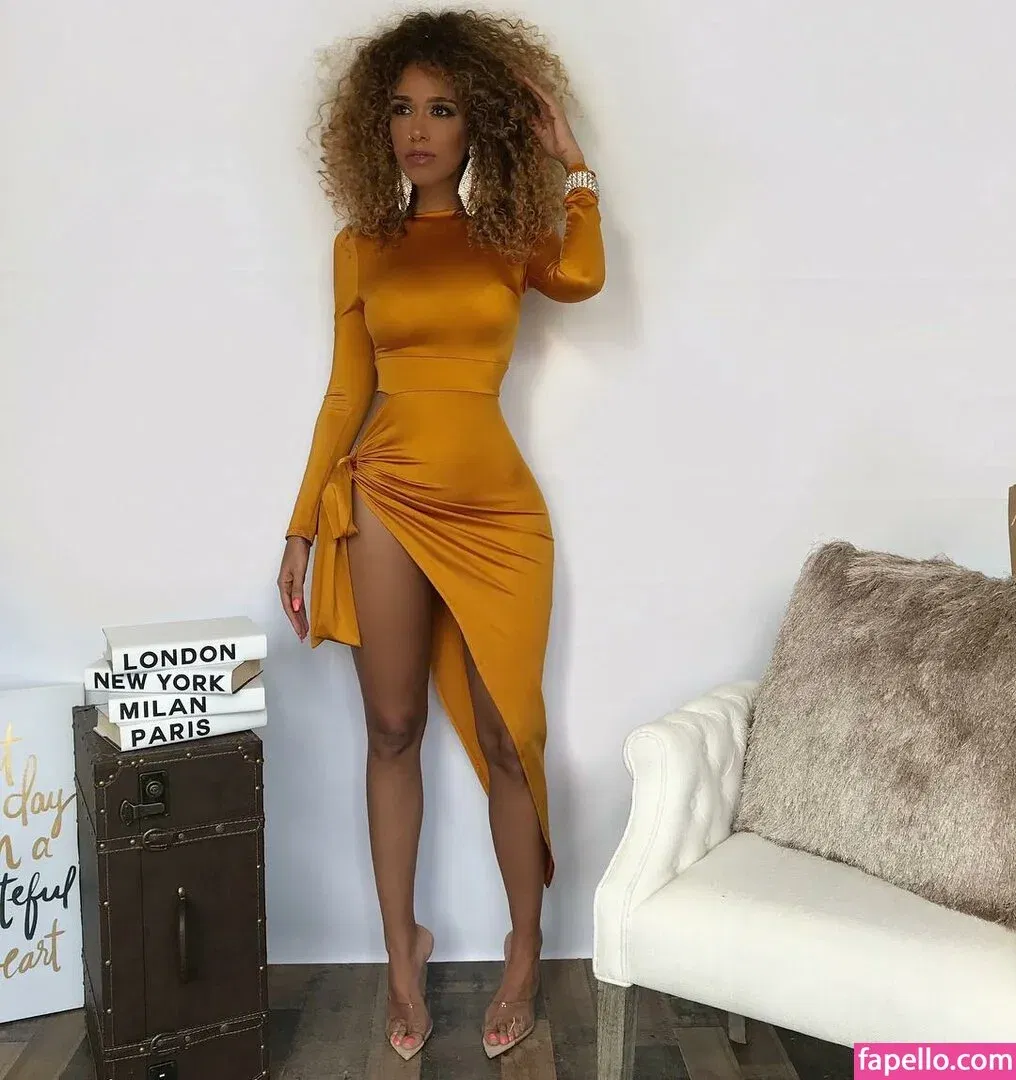 Aisha Thalia Onlyfans Photo Gallery 