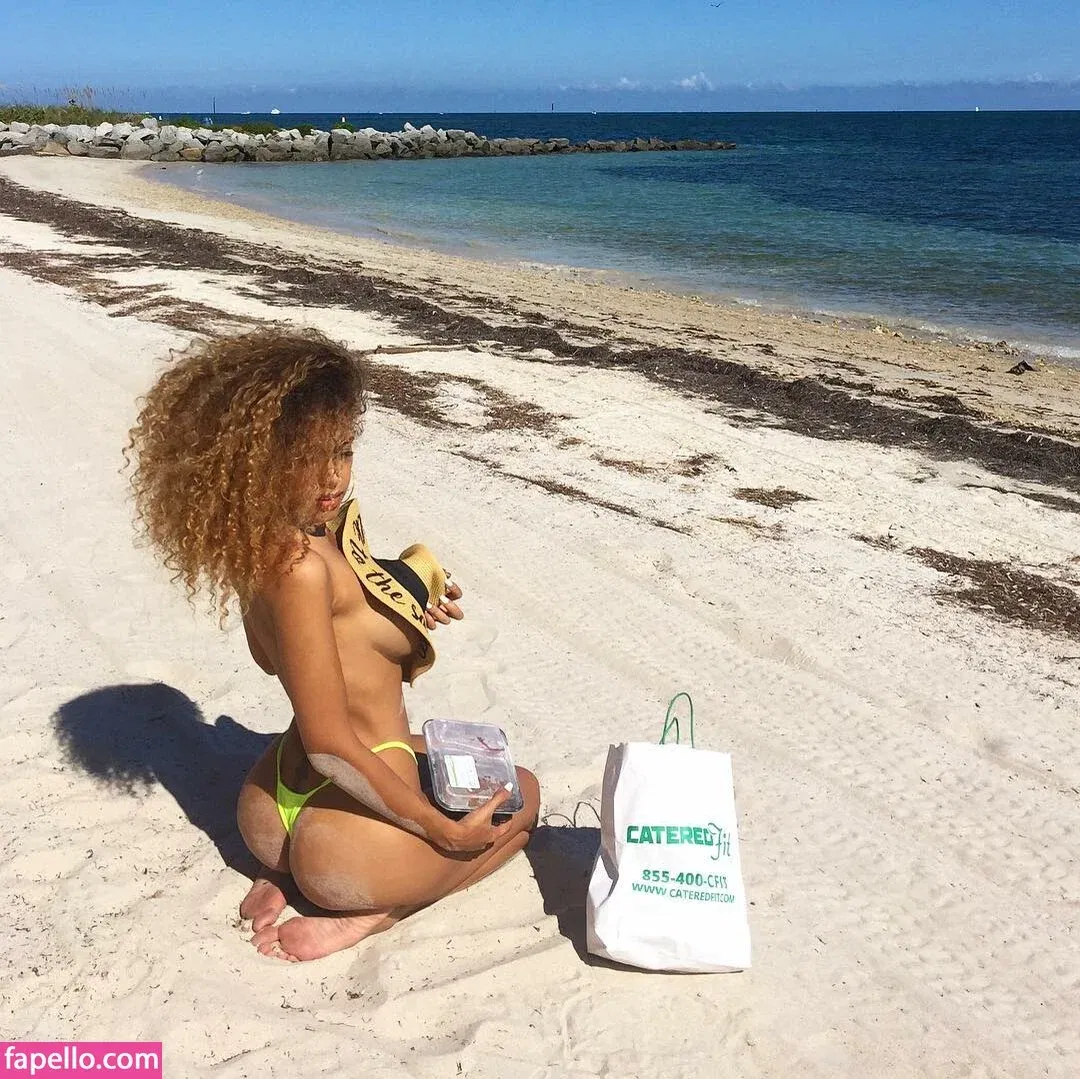 Aisha Thalia Onlyfans Photo Gallery 