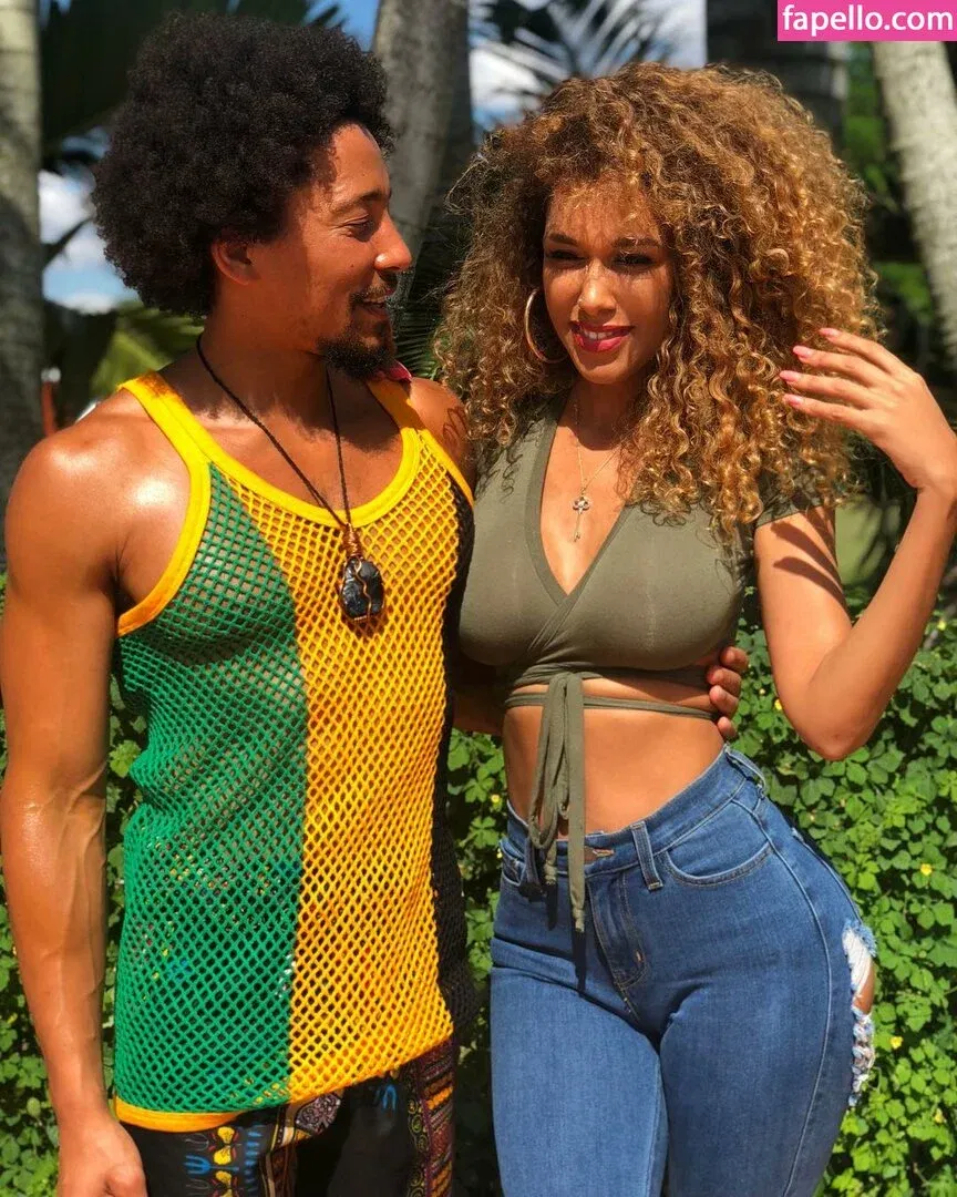 Aisha Thalia Onlyfans Photo Gallery 