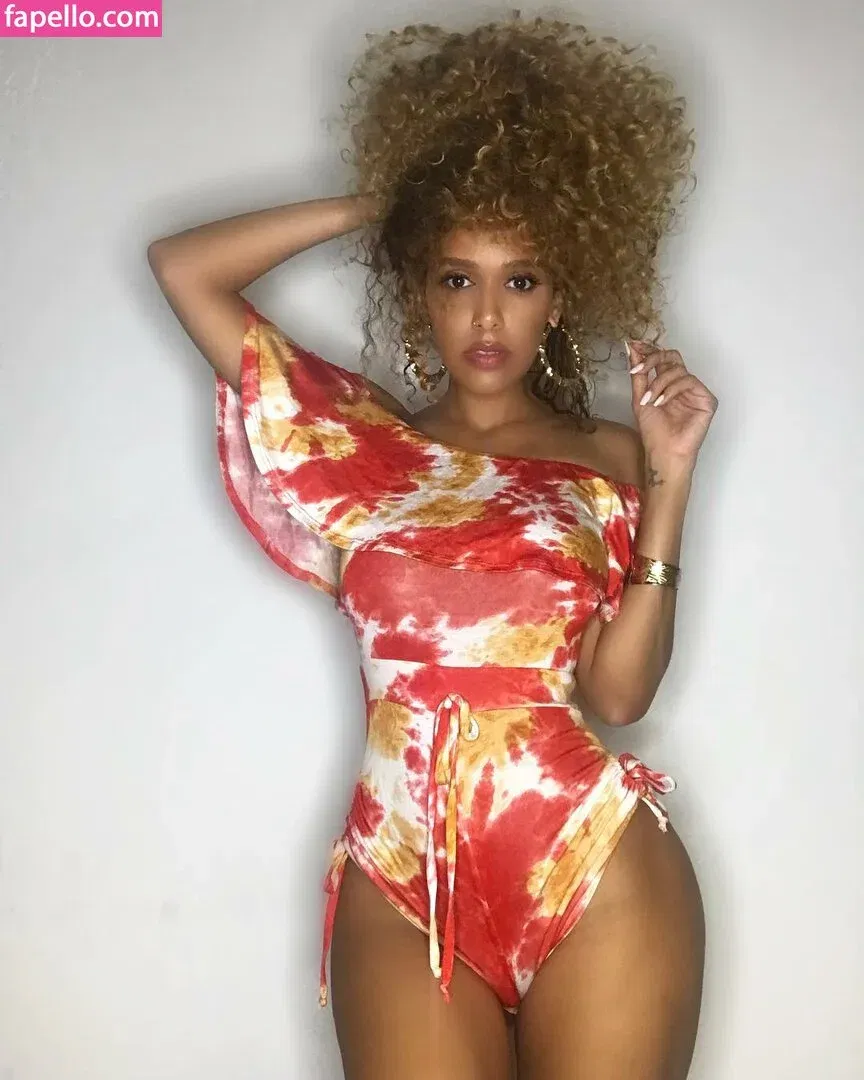 Aisha Thalia Onlyfans Photo Gallery 