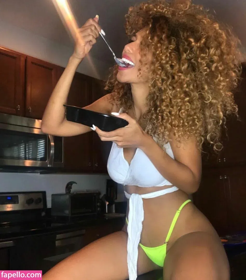 Aisha Thalia Onlyfans Photo Gallery 