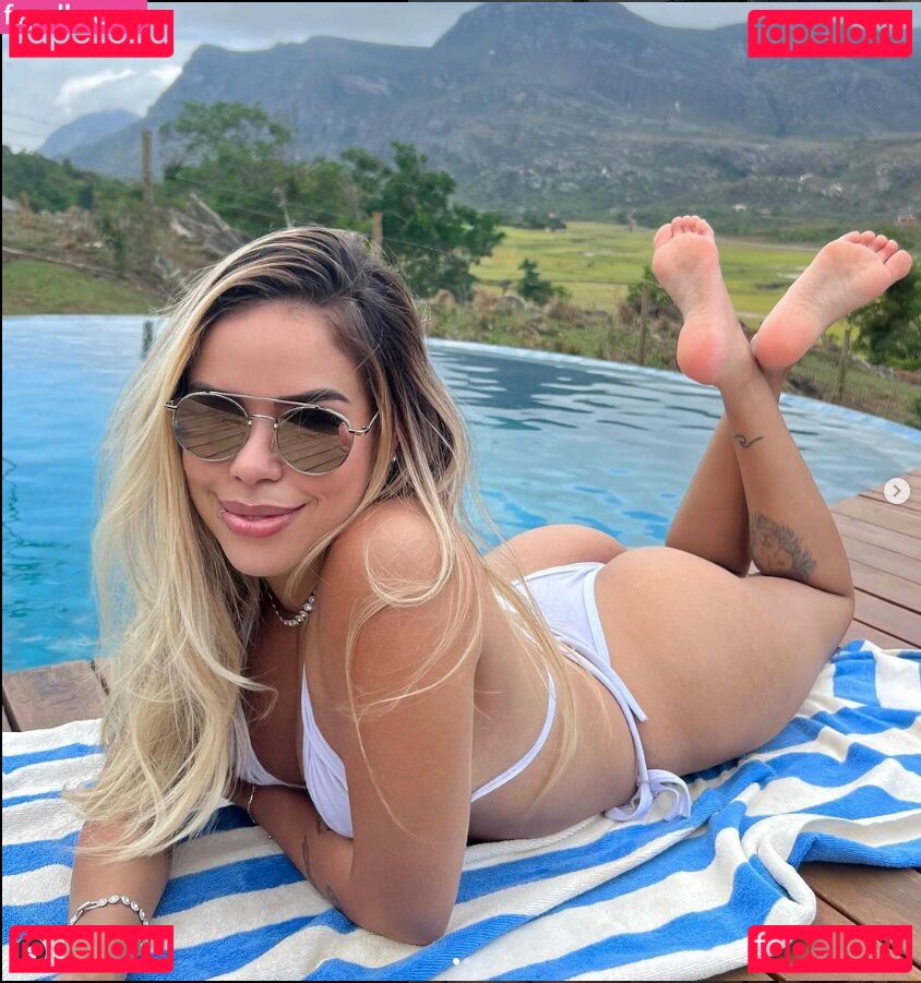 feet_lou / feetloulou Onlyfans Photo Gallery 