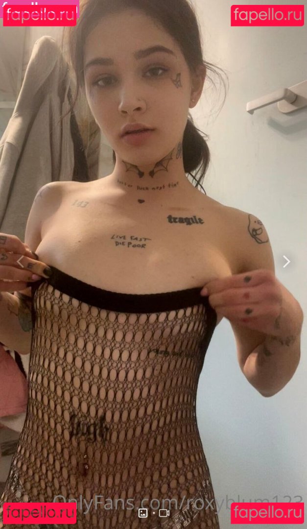 Julia Pelc / chillqueenie / roxyblum123 Onlyfans Photo Gallery 