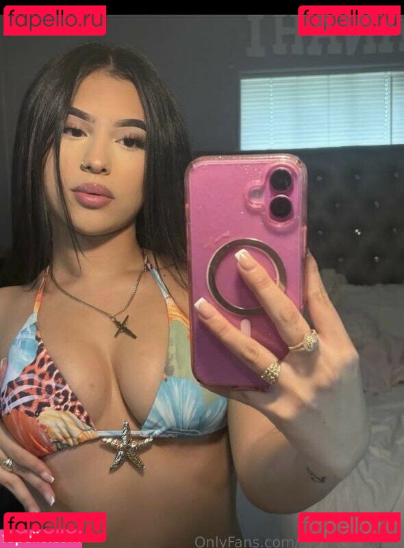 Weluvanahii / vaviri Onlyfans Photo Gallery 