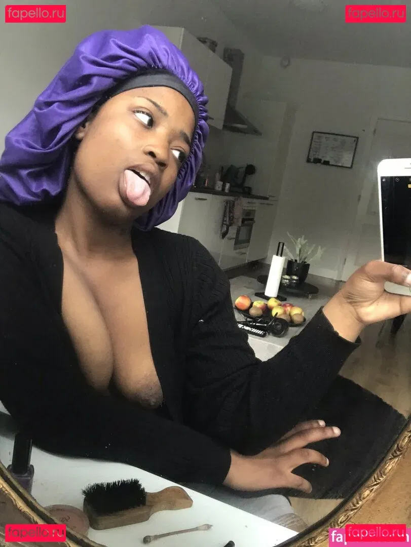 melli.baby Onlyfans Photo Gallery 