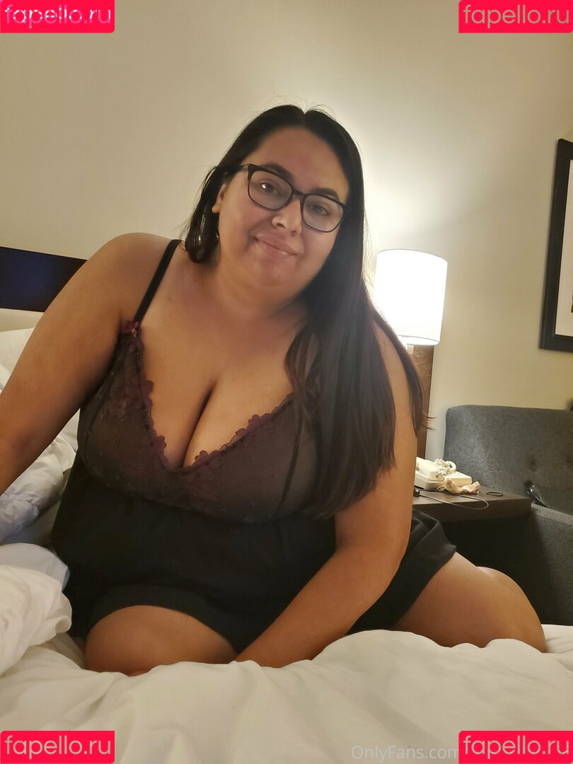 bustychick26 Onlyfans Photo Gallery 