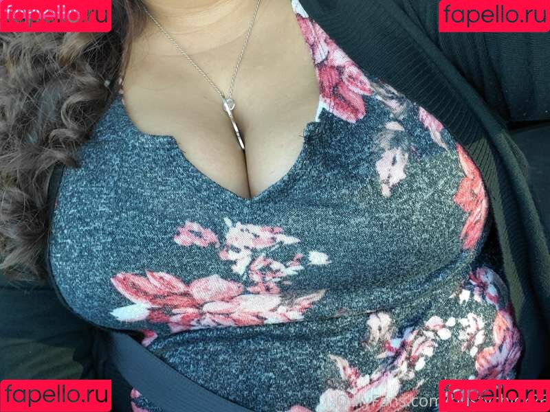 bustychick26 Onlyfans Photo Gallery 