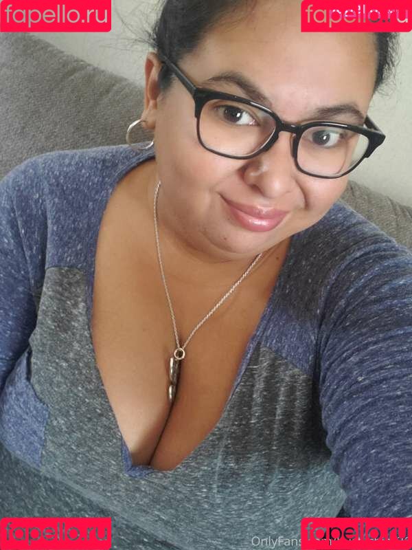 bustychick26 Onlyfans Photo Gallery 