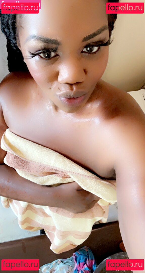 Beverly Blue / beverlyblue3x / beverlyblueofficial Onlyfans Photo Gallery 