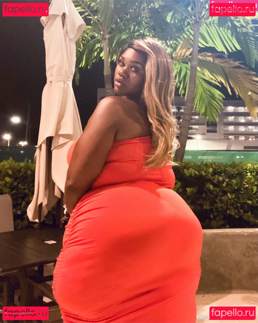 Beverly Blue / beverlyblue3x / beverlyblueofficial Onlyfans Photo Gallery 