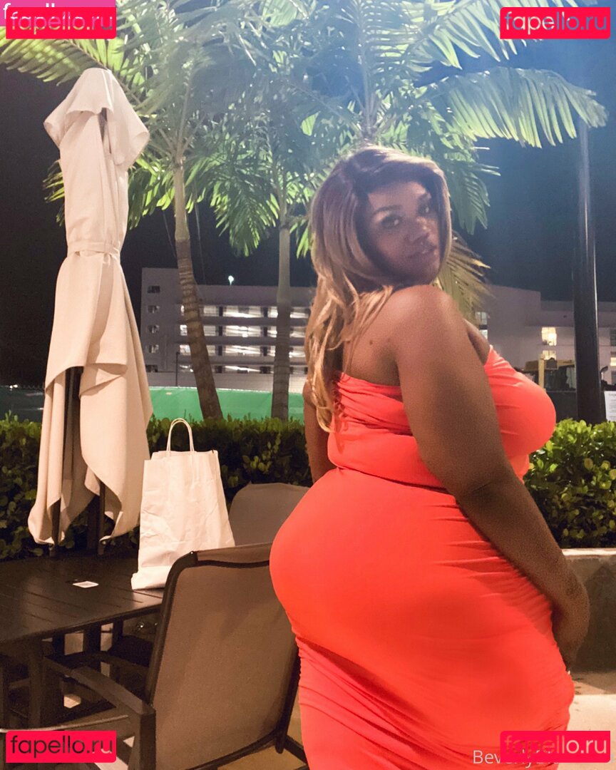 Beverly Blue / beverlyblue3x / beverlyblueofficial Onlyfans Photo Gallery 