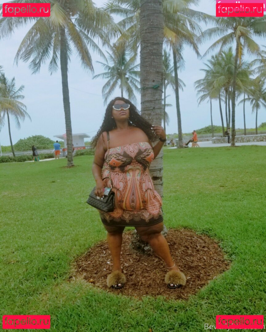 Beverly Blue / beverlyblue3x / beverlyblueofficial Onlyfans Photo Gallery 