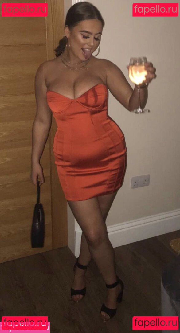 Emma Willis / emilywillisxxx / emmahemingwillis / emmawillis13 Onlyfans Photo Gallery 