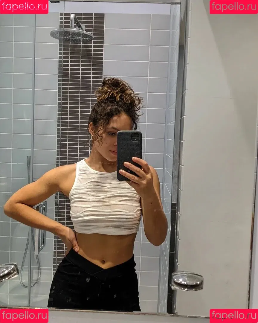 Moya Lothian-McLean Onlyfans Photo Gallery 