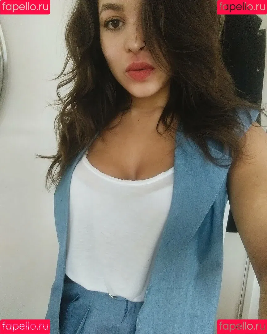 Moya Lothian-McLean Onlyfans Photo Gallery 