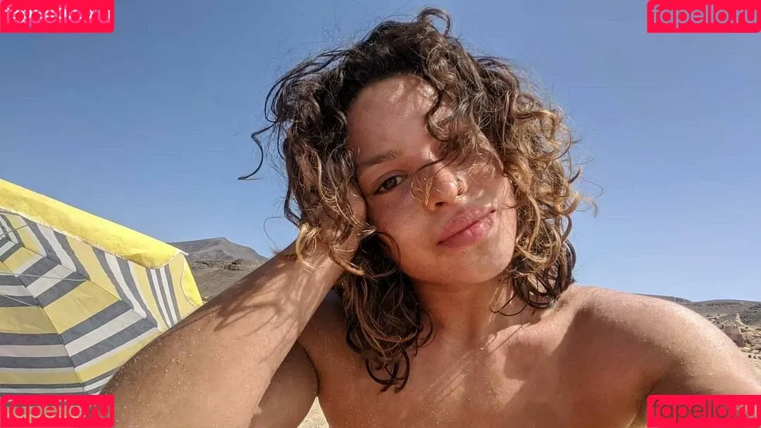 Moya Lothian-McLean Onlyfans Photo Gallery 
