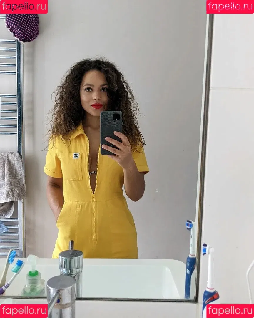 Moya Lothian-McLean Onlyfans Photo Gallery 