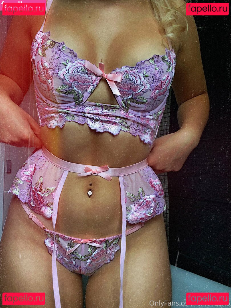 ch.x.oe1 / chlo12345 / chloetrowellx / urfaveblonde1 Onlyfans Photo Gallery 