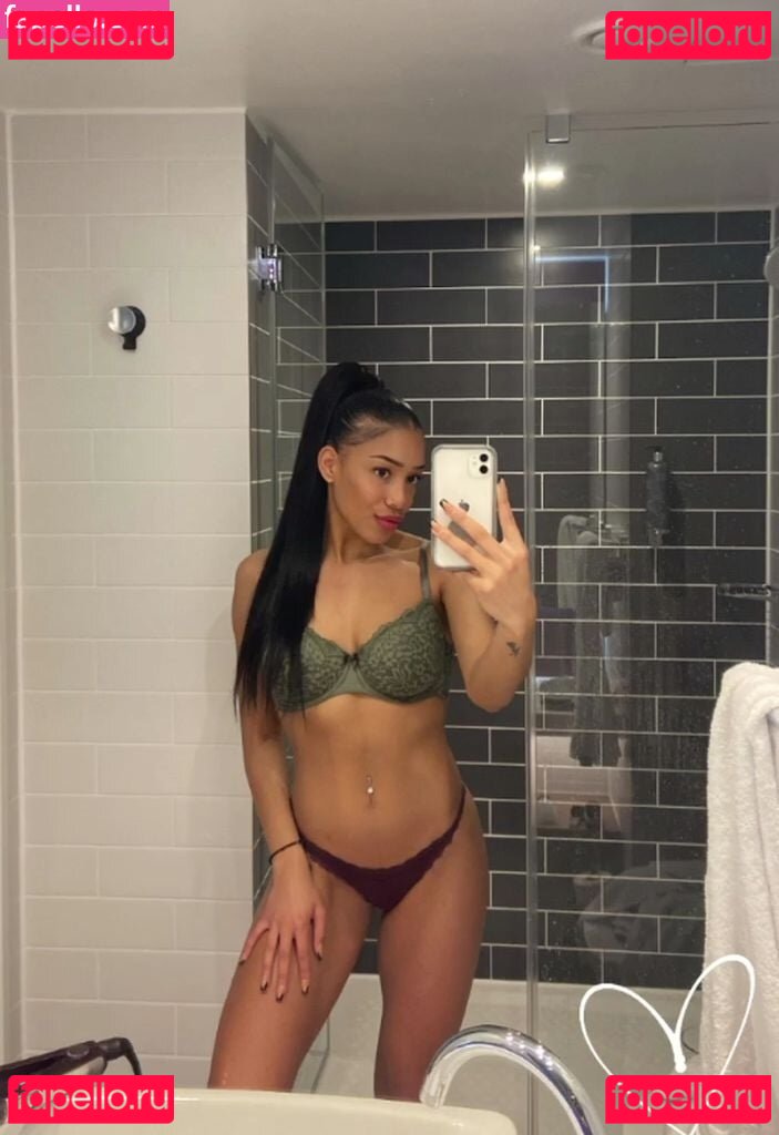 Vanessa Nwattu / vanessa.nwa Onlyfans Photo Gallery 