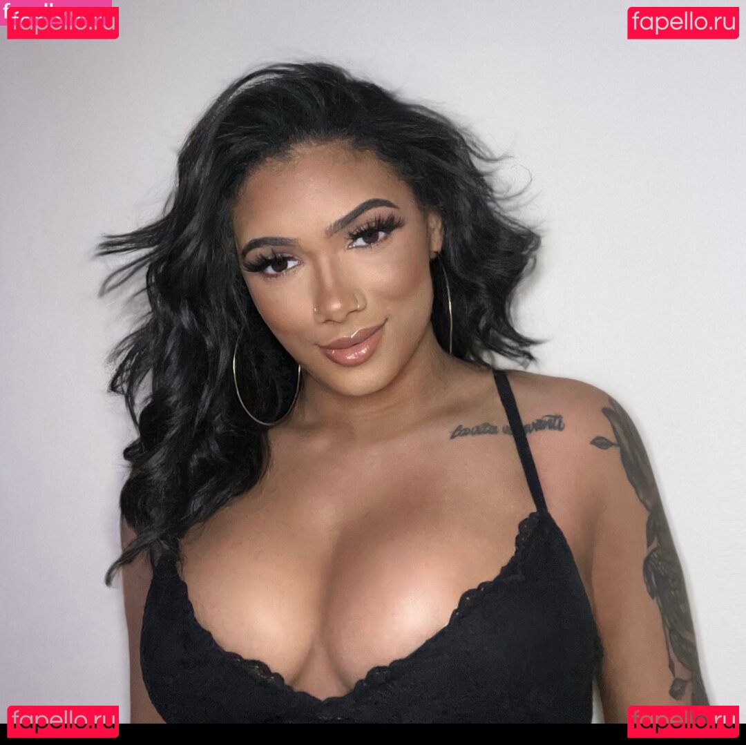 shapedbyshanice / shapesbyshanice Onlyfans Photo Gallery 
