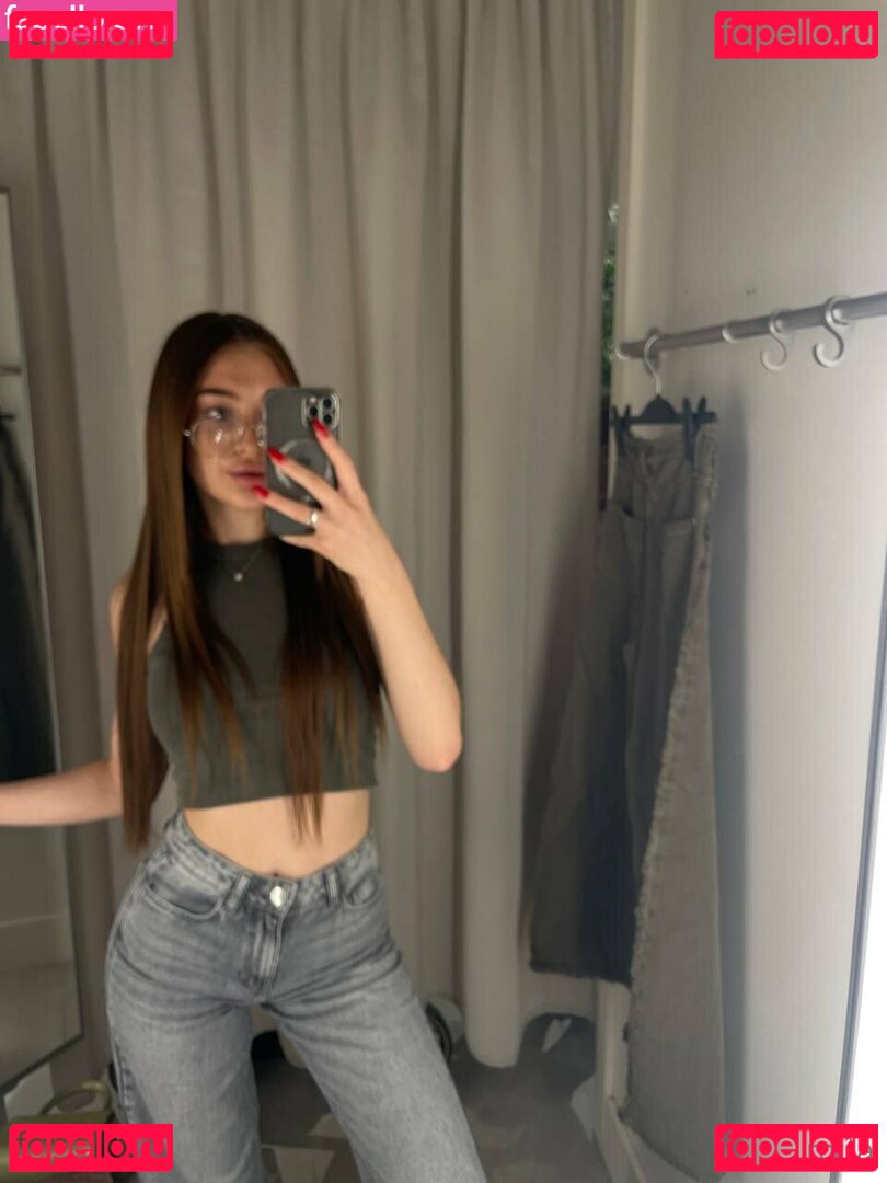 innocent.mila Onlyfans Photo Gallery 