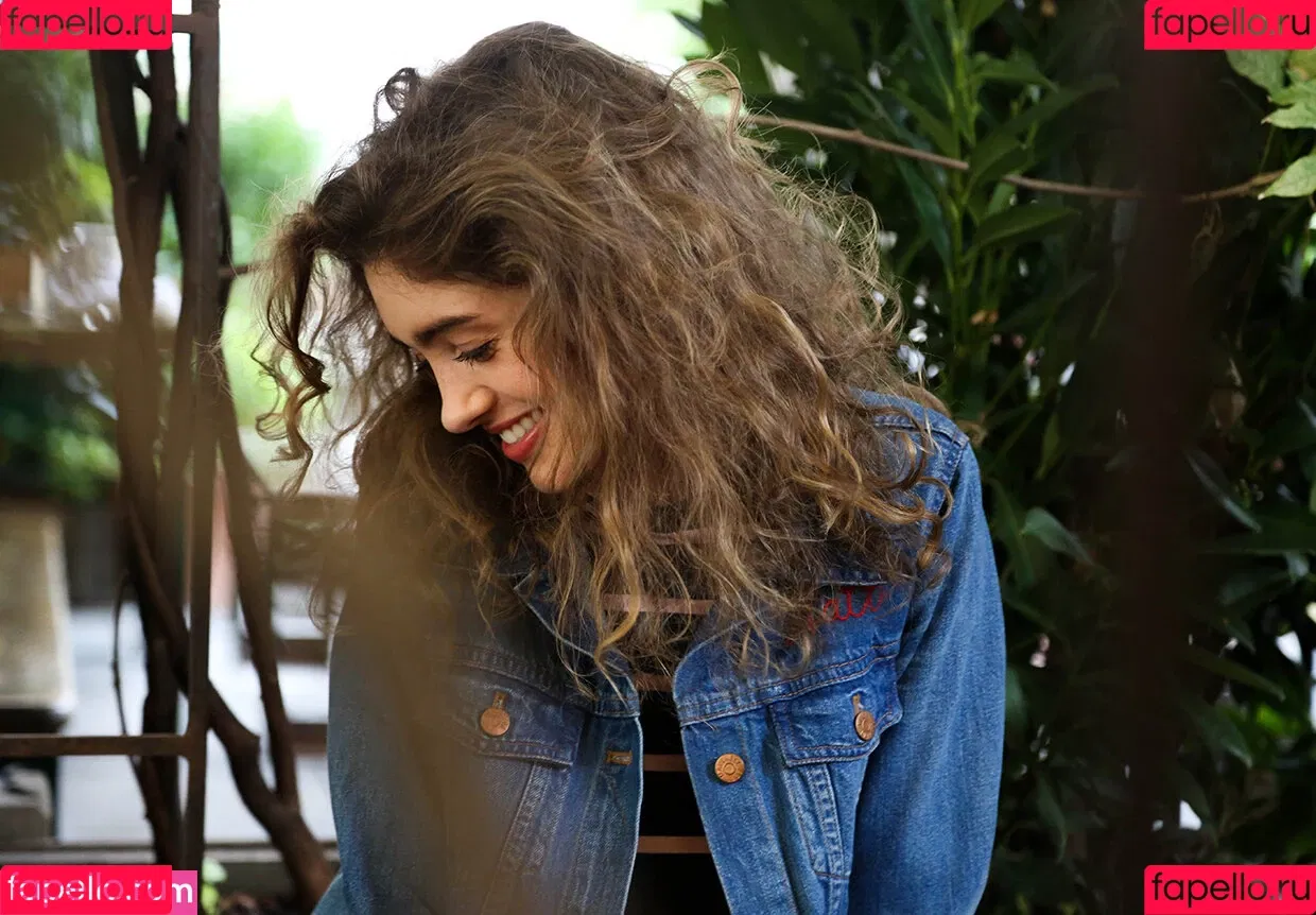 Natalia Dyer Onlyfans Photo Gallery 