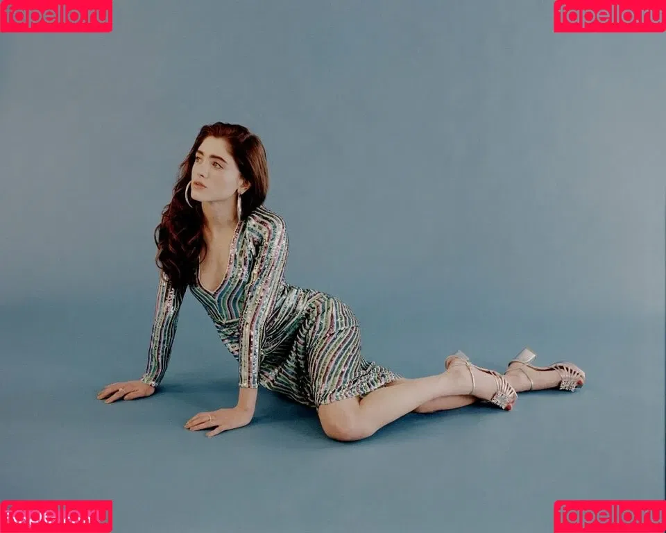 Natalia Dyer Onlyfans Photo Gallery 