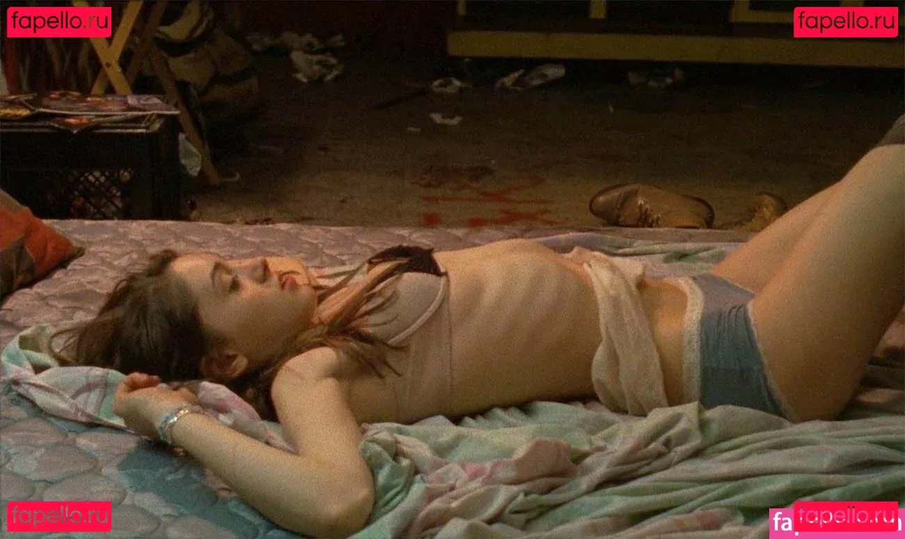 Natalia Dyer Onlyfans Photo Gallery 