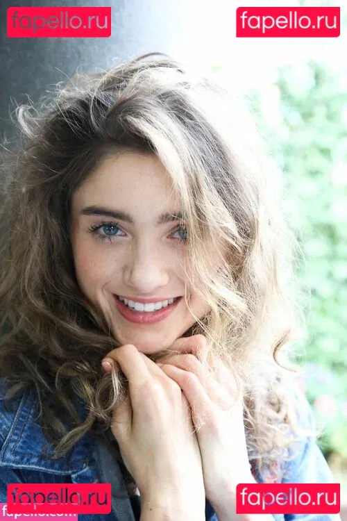 Natalia Dyer Onlyfans Photo Gallery 