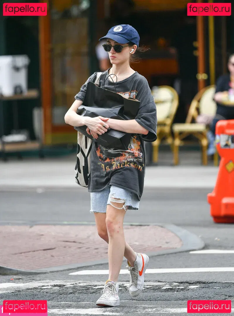 Natalia Dyer Onlyfans Photo Gallery 