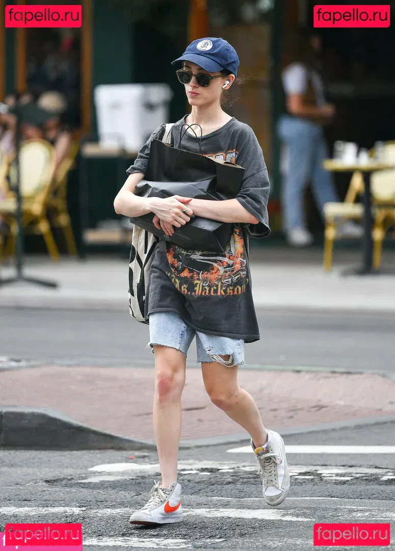 Natalia Dyer Onlyfans Photo Gallery 