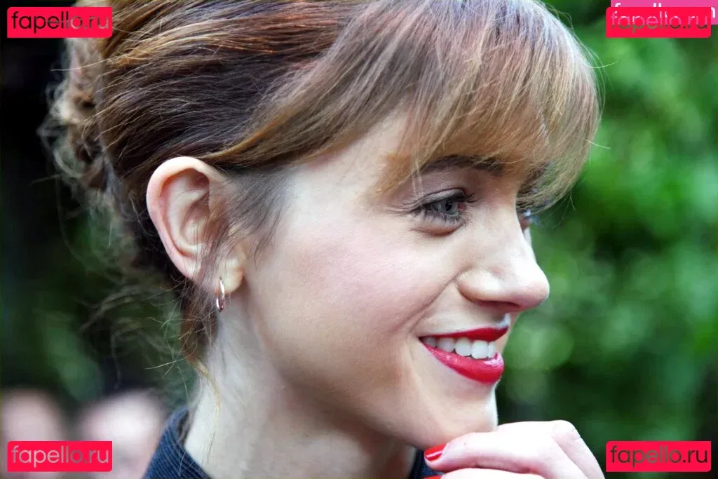 Natalia Dyer Onlyfans Photo Gallery 