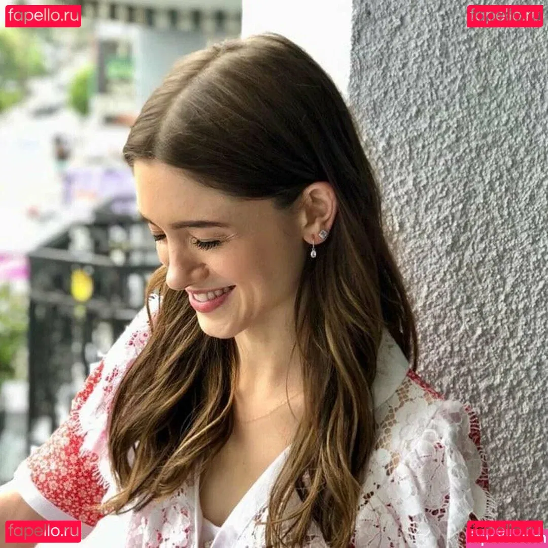 Natalia Dyer Onlyfans Photo Gallery 