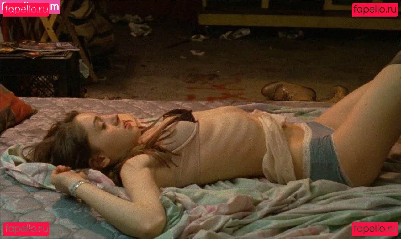 Natalia Dyer Onlyfans Photo Gallery 